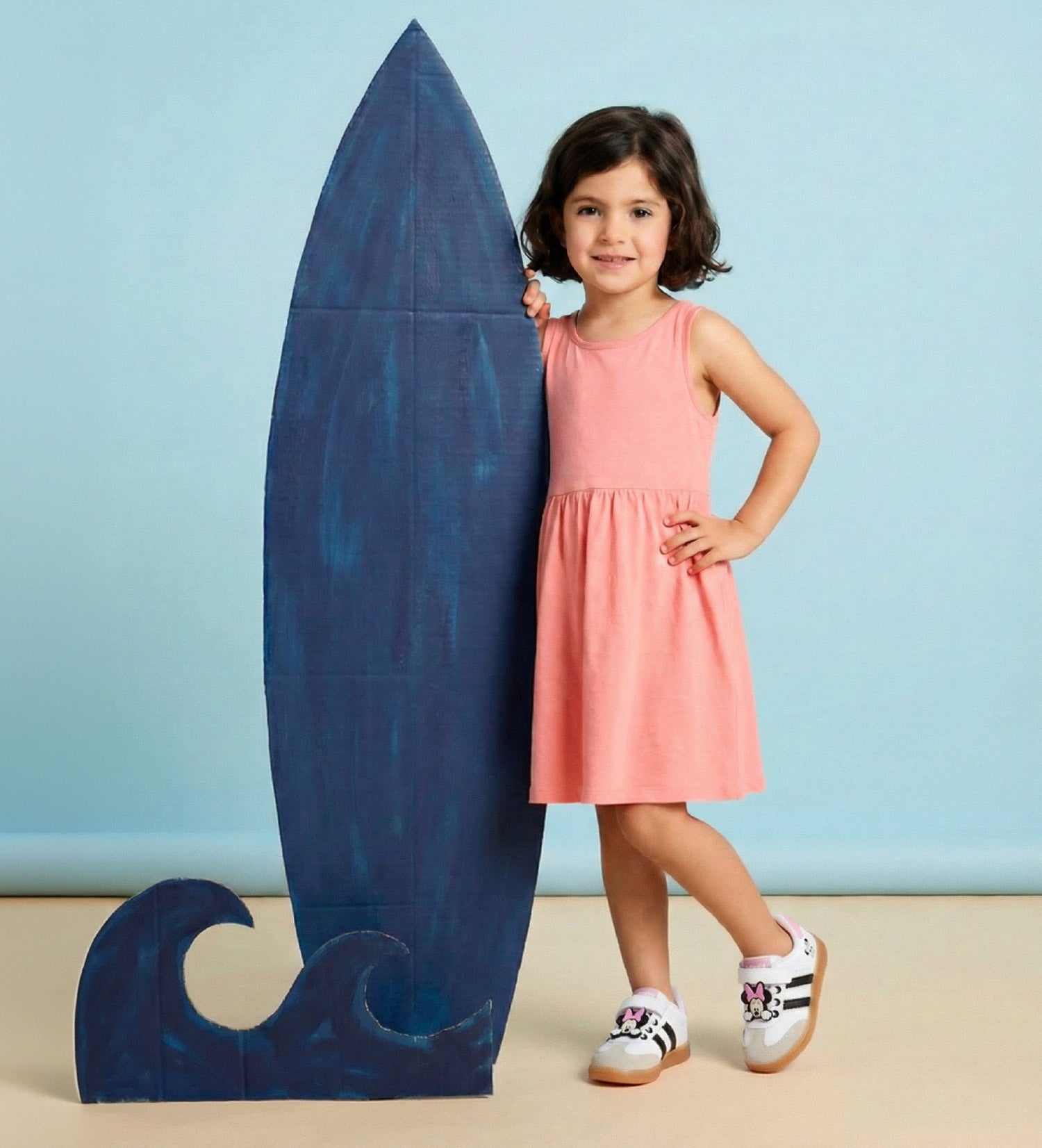 נעלי צעד שני מותאמות בדיוק לשלב שבו הילדים מתחילים ללכת בביטחון. הן מספקות תמיכה יציבה, גמישות ונוחות – עם סוליה רכה שמאפשרת תנועה חופשית וטבעית.  עיצוב קליל, חומרים נושמים וסגירה נוחה – כדי שהצעדים הראשונים יהפכו לריצה בטוחה!  מתאימות לגן, לפארק ולכל הרפתקה קטנה בדרך. - נעלי נמרוד